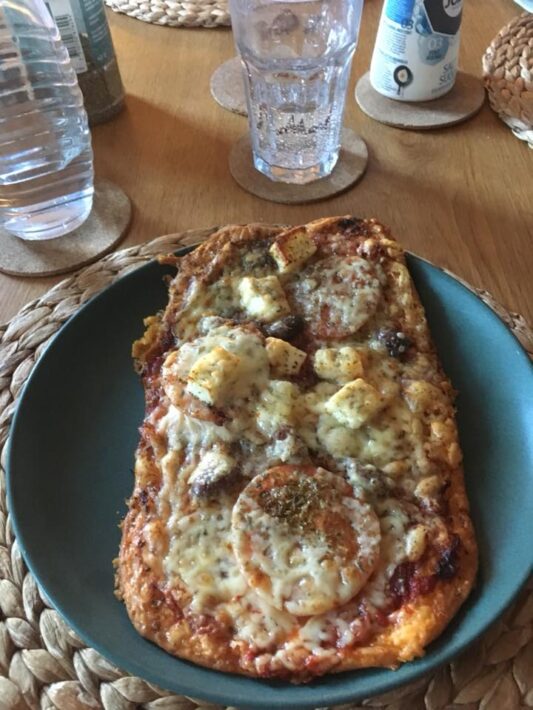 Använd den gamla julskinkan och osten när du gör egen pizza